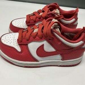 Toddler Unisex Nike dunks shoes Size: 11c